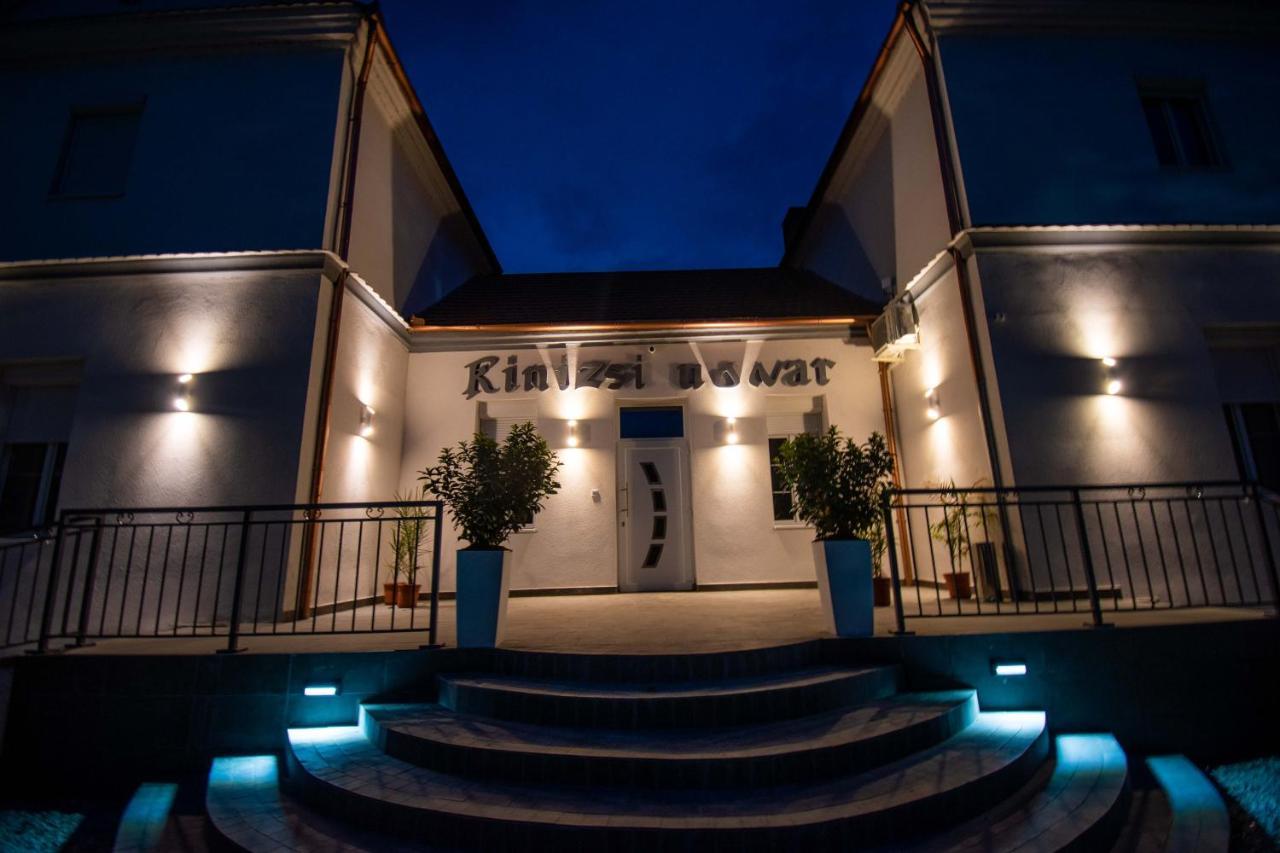 Kinizsi Udvar Apartmanház Balatonboglár Exterior foto