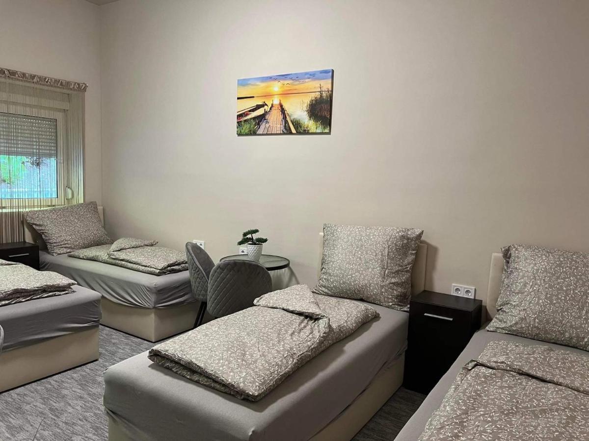Kinizsi Udvar Apartmanház Balatonboglár Exterior foto