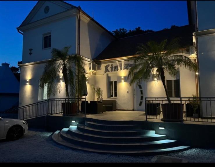Kinizsi Udvar Apartmanház Balatonboglár Exterior foto