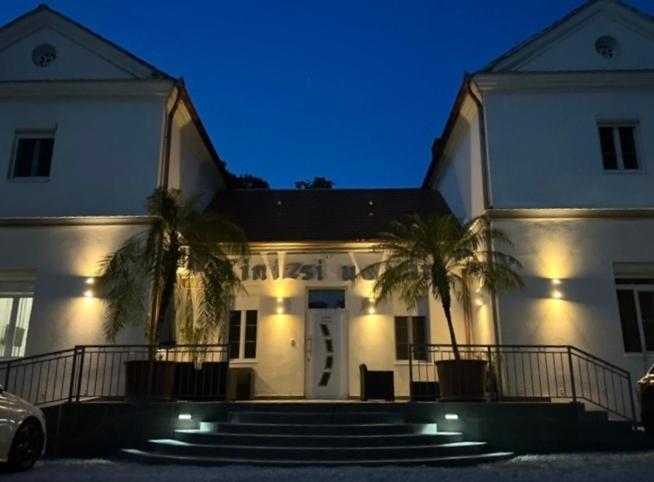 Kinizsi Udvar Apartmanház Balatonboglár Exterior foto