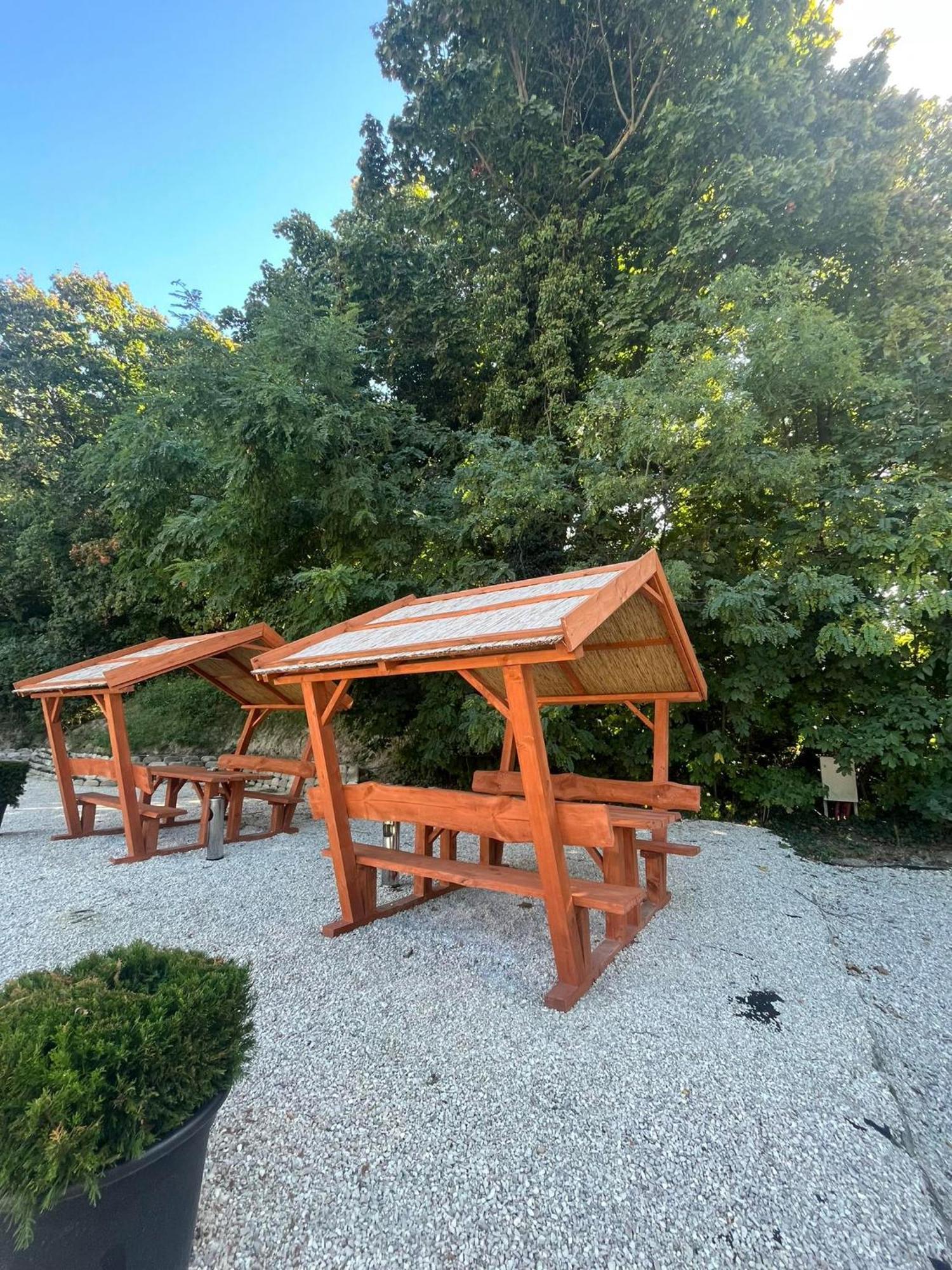 Kinizsi Udvar Apartmanház Balatonboglár Exterior foto