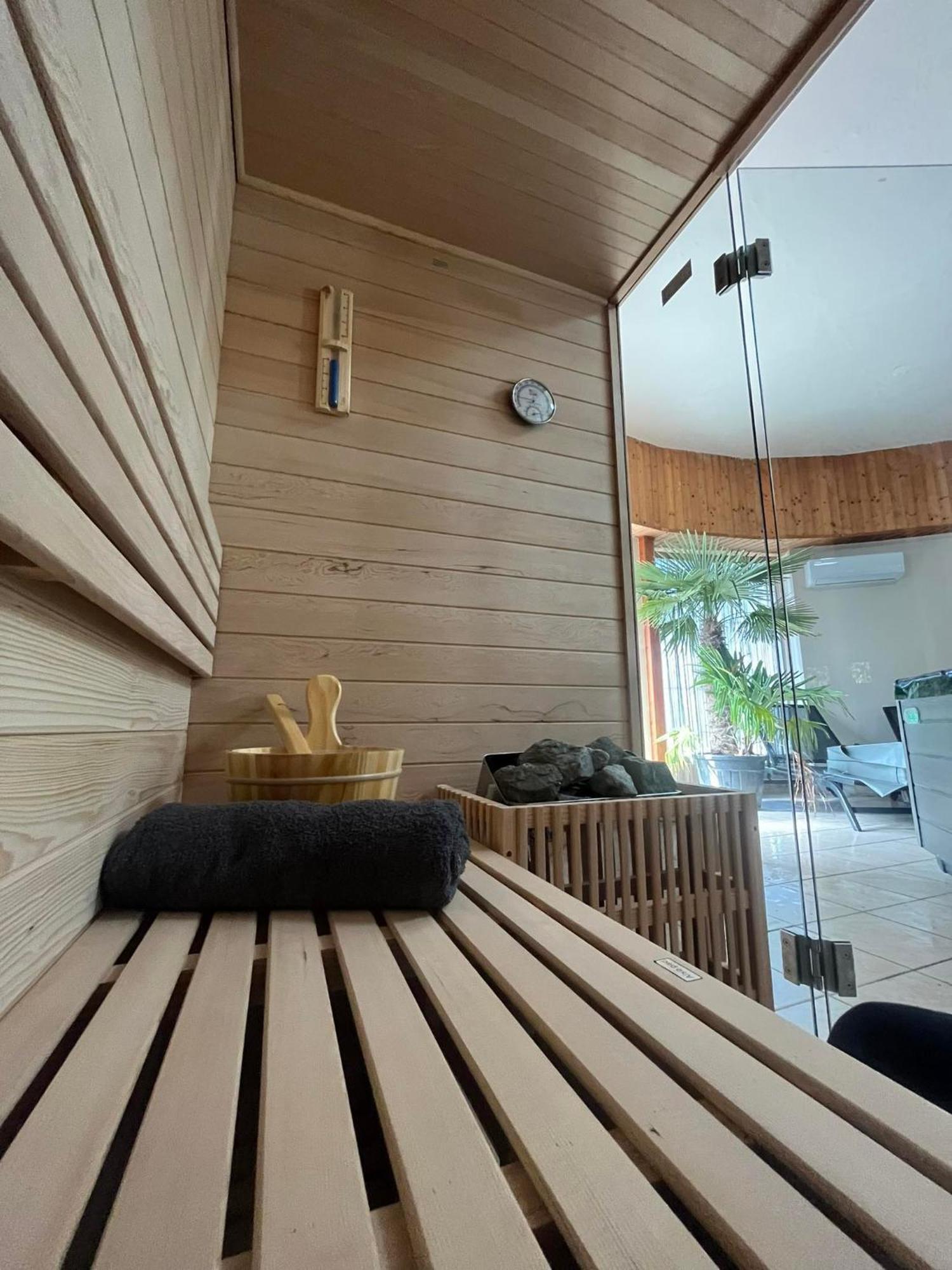 Kinizsi Udvar Apartmanház Balatonboglár Exterior foto